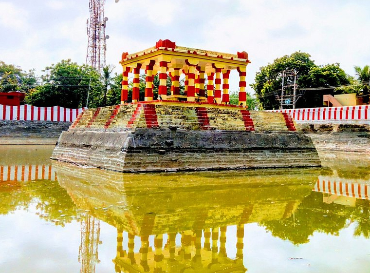 Lakshman Pond, Hotel Natchathra